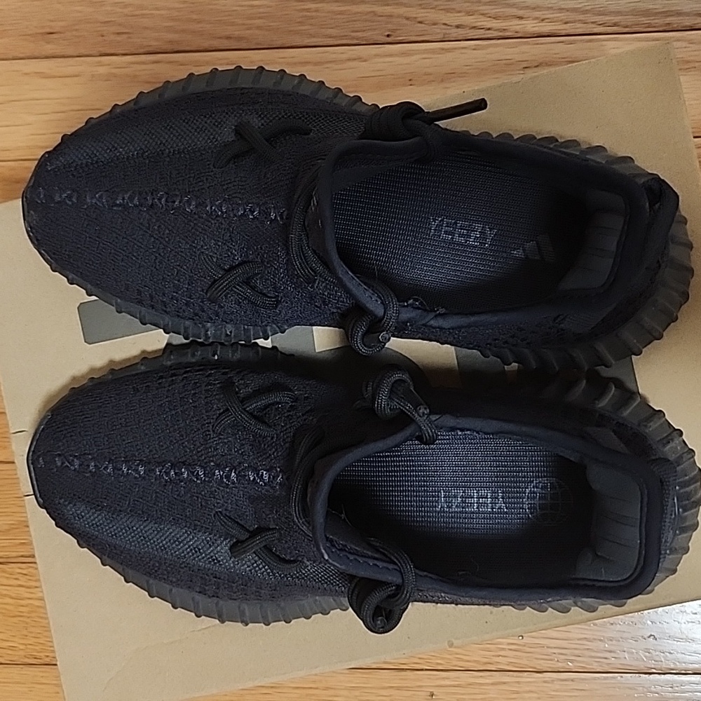 Yeezy - Picture 2 of 3
